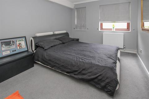 18 Oldfields, Warley, Brentwood, CM14 5EY