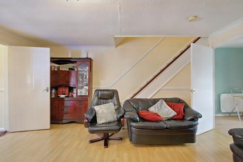 3 bedroom end of terrace house for sale - Birchdene Drive, London, SE28