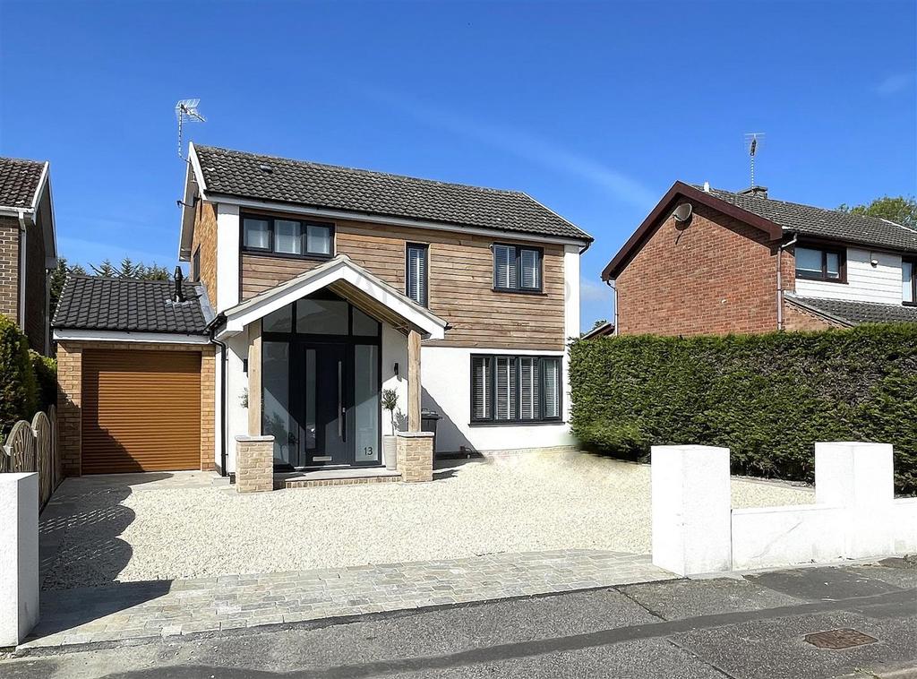 Shoals Walk, South Oulton Broad, Lowestoft 4 bed detached house for