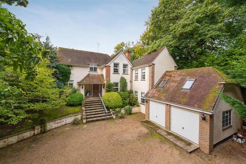 Carfax Lodge Old Avenue, Weybridge, KT13 0PZ