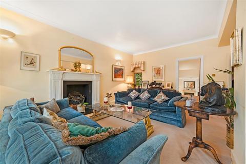 Carfax Lodge Old Avenue, Weybridge, KT13 0PZ