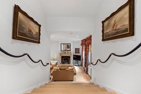 Carfax Lodge Old Avenue, Weybridge, KT13 0PZ