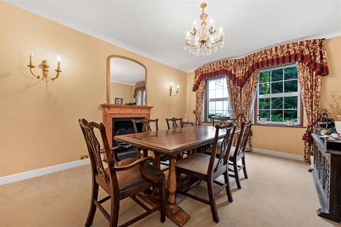 Carfax Lodge Old Avenue, Weybridge, KT13 0PZ