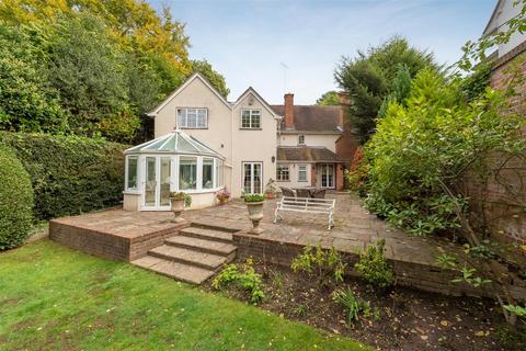 Carfax Lodge Old Avenue, Weybridge, KT13 0PZ
