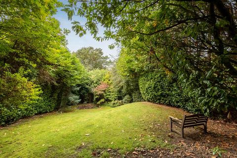 Carfax Lodge Old Avenue, Weybridge, KT13 0PZ