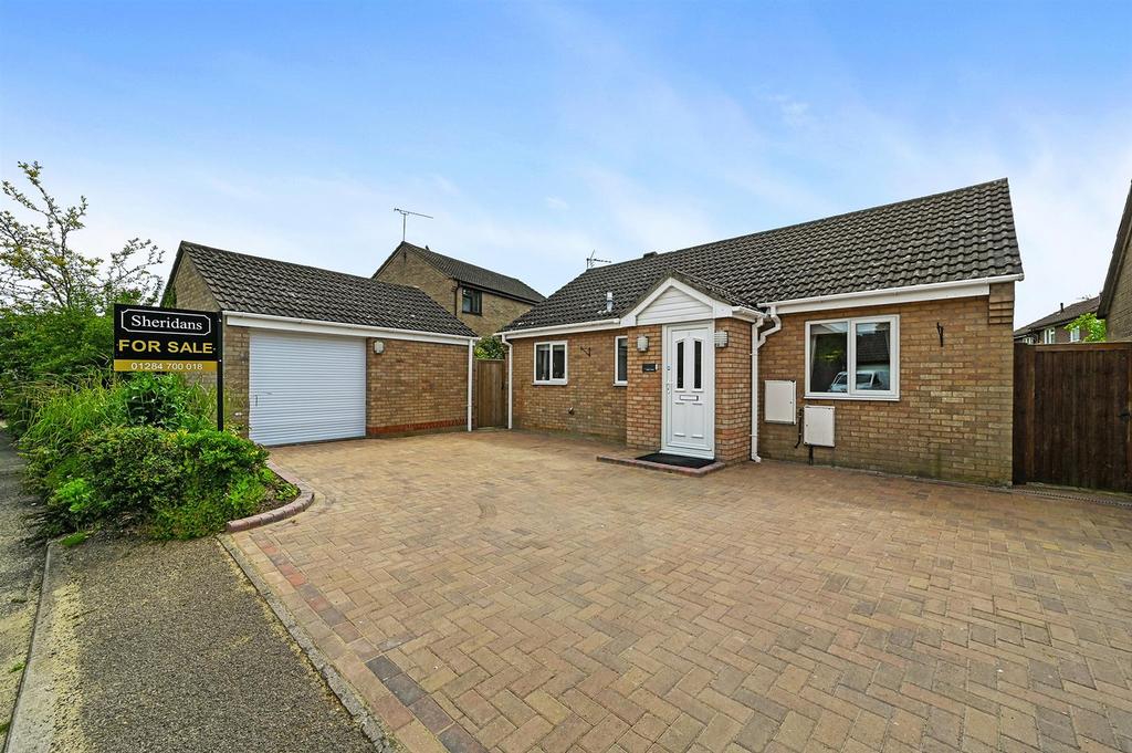 Darcy Close, Bury St. Edmunds 2 bed detached bungalow for sale £325,000