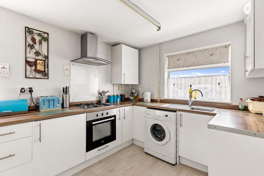 Newlands, Whitfield, Dover, CT16 3 bed semidetached house for sale £