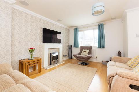 11 Suffolk Close, London Colney, St Albans, AL2 1DZ