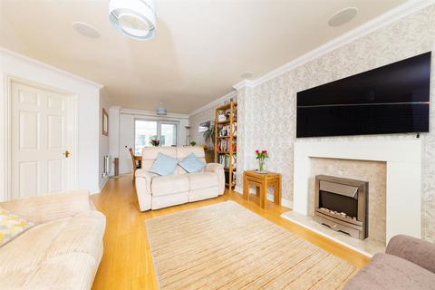 11 Suffolk Close, London Colney, St Albans, AL2 1DZ