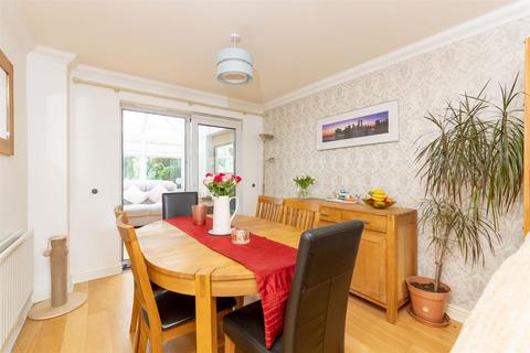 11 Suffolk Close, London Colney, St Albans, AL2 1DZ