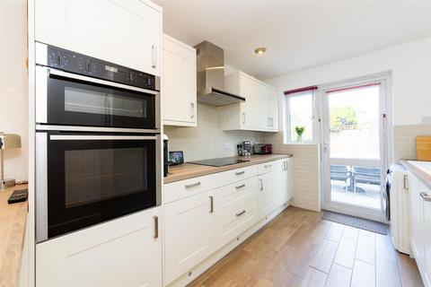 11 Suffolk Close, London Colney, St Albans, AL2 1DZ