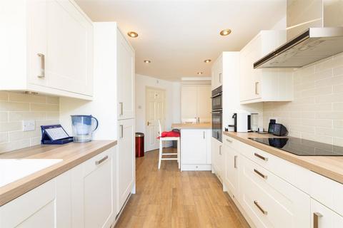11 Suffolk Close, London Colney, St Albans, AL2 1DZ