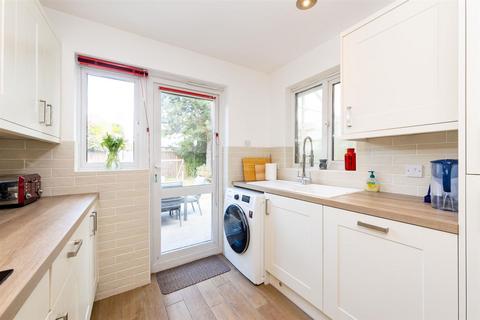 11 Suffolk Close, London Colney, St Albans, AL2 1DZ