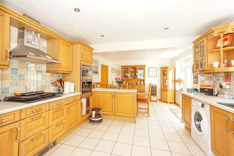 6 bedroom detached house for sale, Barnfield Close, Hastings