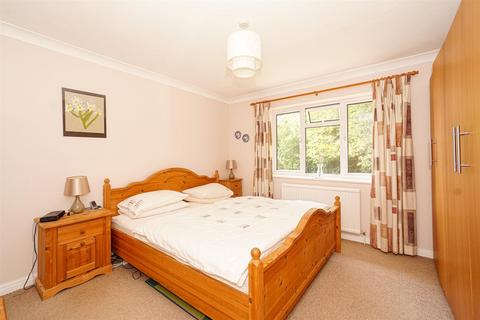 15 Barnfield Close, Hastings, TN34 1TS