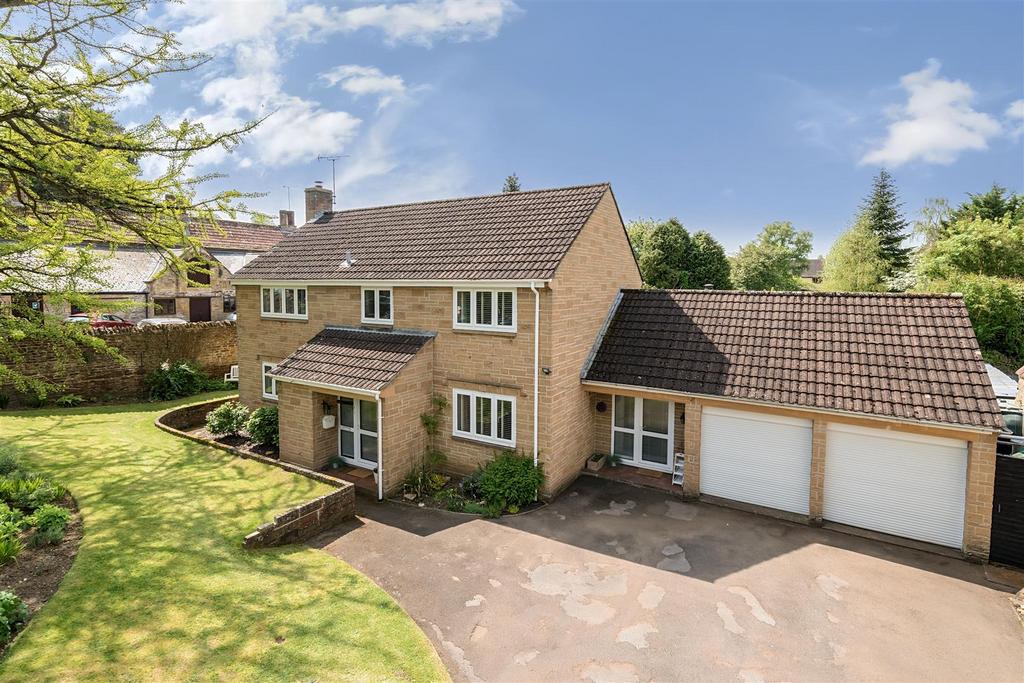 Ryefields Close, West Coker, Yeovil 4 bed detached house for sale £