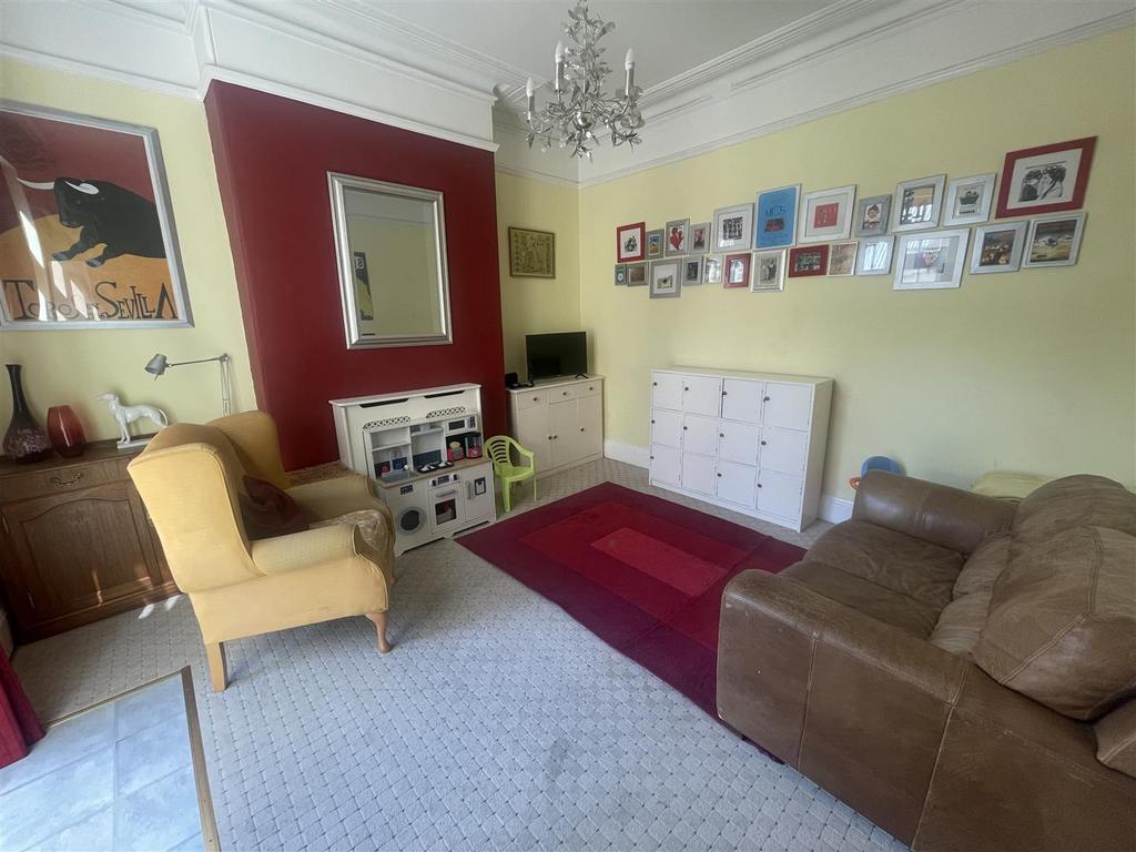 Sitting Room/Dining Room