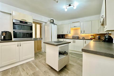 Guest house for sale - New Road, Brixham