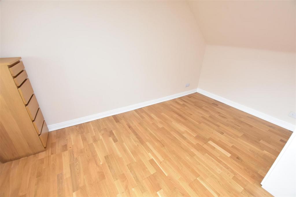 Bedroom two (2).jpg