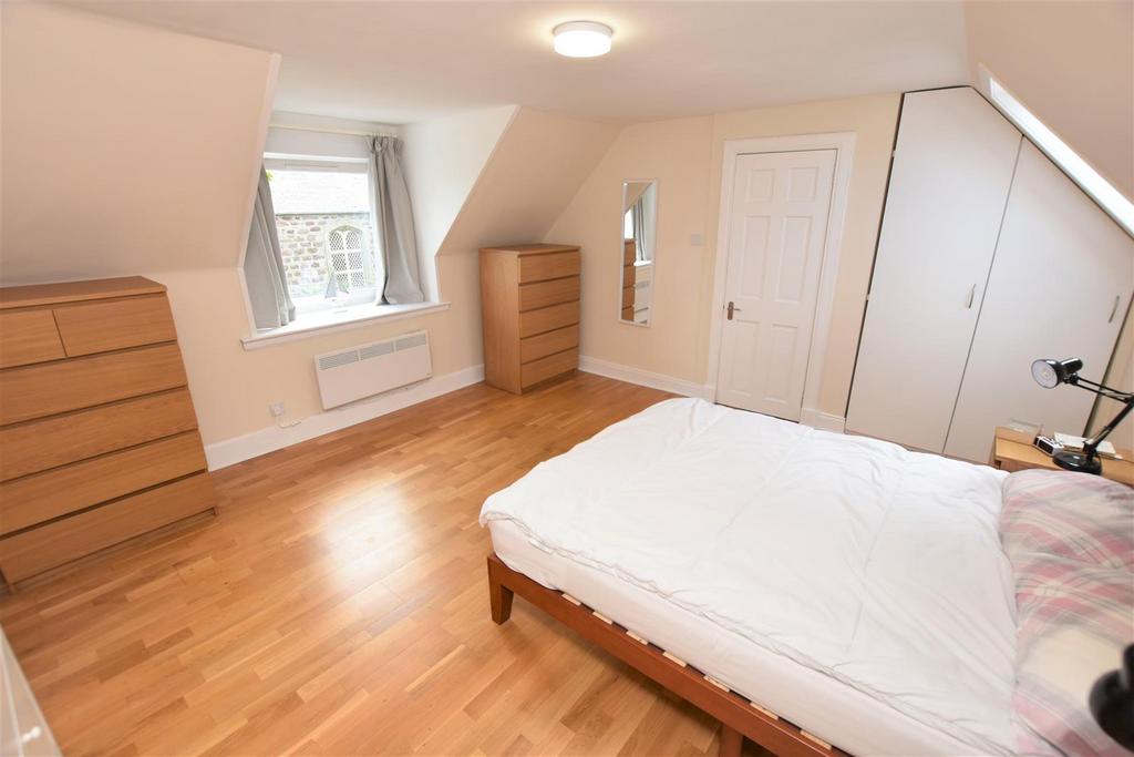 Bedroom one (2).jpg