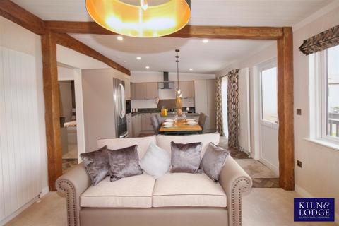 2 bedroom bungalow for sale - Thames Retreat, Staines-Upon-Thames
