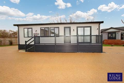 2 bedroom bungalow for sale, Thames Retreat, Staines-Upon-Thames