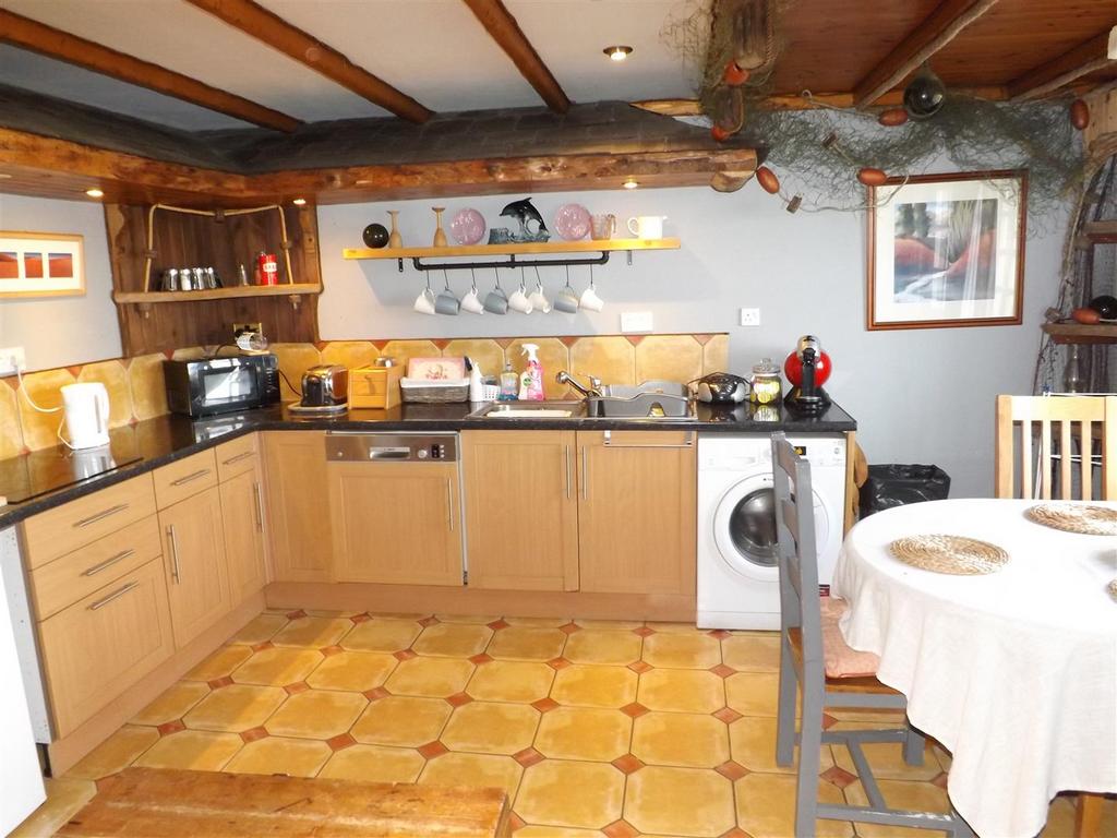 Kitchen diner.jpg