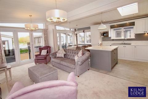 2 bedroom bungalow for sale, Thames Retreat, Staines-Upon-Thames