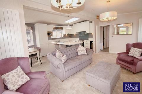 2 bedroom bungalow for sale, Thames Retreat, Staines-Upon-Thames