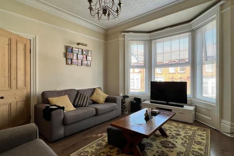 4 bedroom terraced house for sale, Grange Avenue, Scarborough