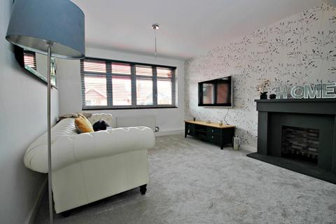 2 Cale Close, Tamworth, B77 1DB