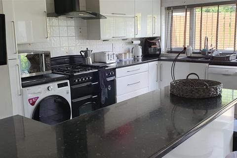 4 Brooks Lane, Burry Port, SA16 0TR