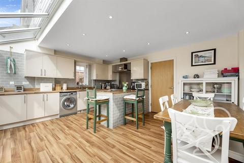 19 Glebe View, West Mersea, Colchester, CO5 8GH