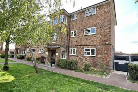 5, Lincoln House Kings Lynn Drive, Romford, RM3 8BN