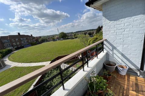 5, Lincoln House Kings Lynn Drive, Romford, RM3 8BN