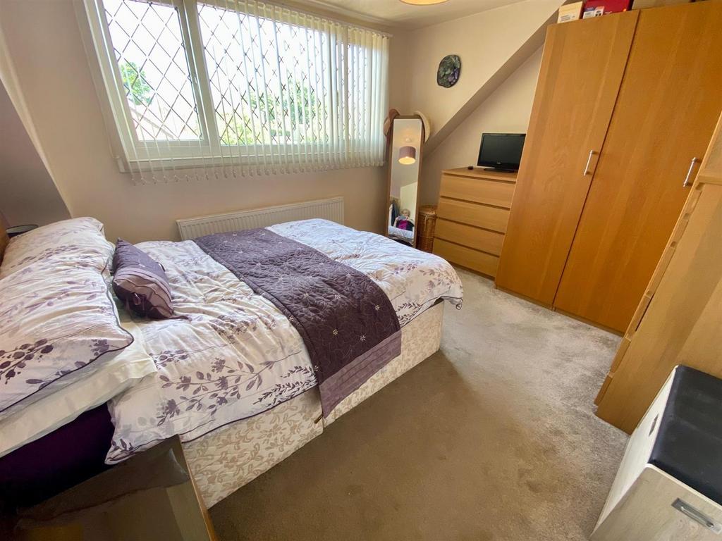 Kings head road 5 bedroom 1.jpg