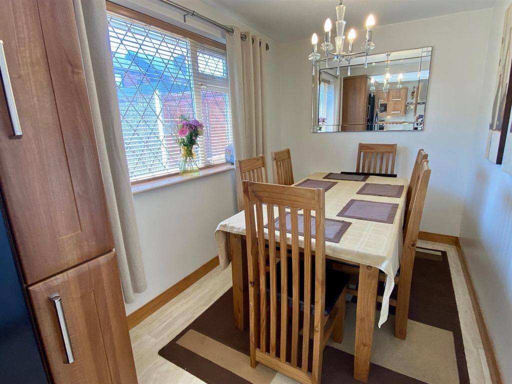 Kings head road 5 dining.jpg
