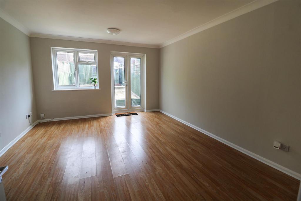 Appleton Fields, Stortford 2 bed terraced house £300,000