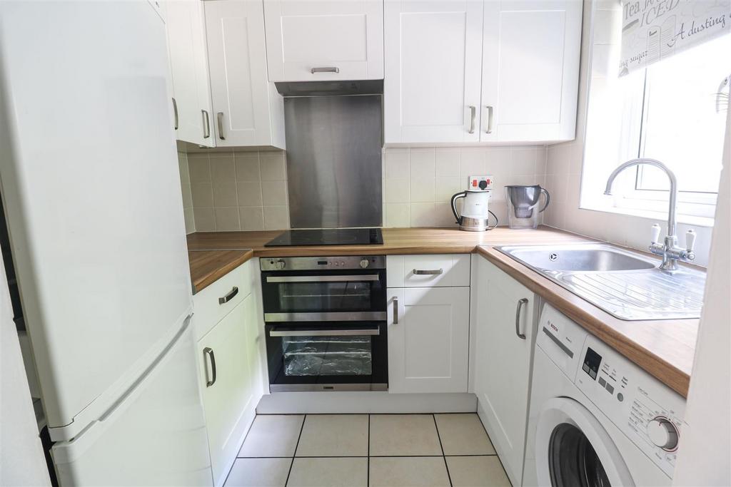 Appleton Fields, Stortford 2 bed terraced house £300,000