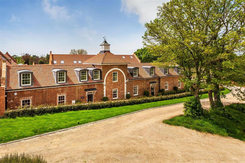 Maybanks Estate, Cox Green, Rudgwick 4 bed terraced house to rent £