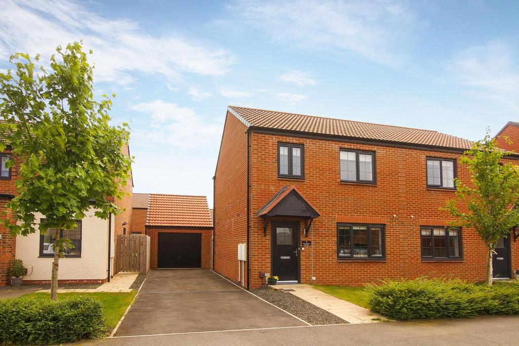 Hundleby Court, St. Nicholas Manor... 3 bed semidetached house £229,950