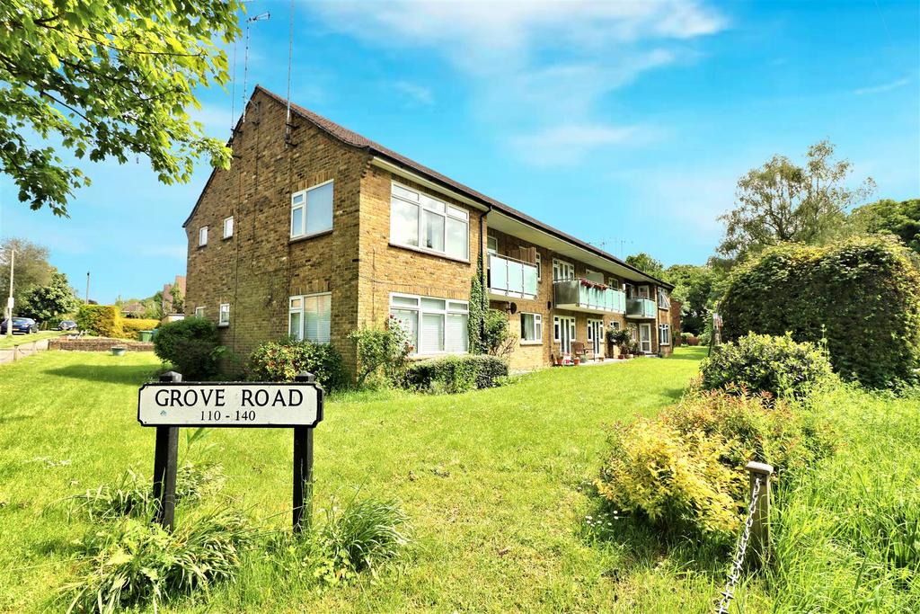 Grove Road, Harpenden, Herts, AL5 1 bed for sale £260,000