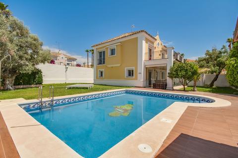 4 bedroom villa, La Duquesa, Malaga, Spain