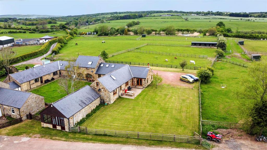 Felton, Morpeth 3 bed equestrian property £550,000