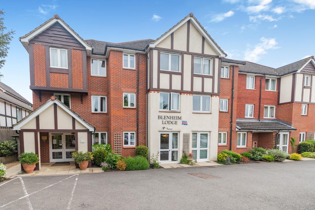 Blenheim Lodge, Amersham 1 bed ground floor flat for sale £259,950