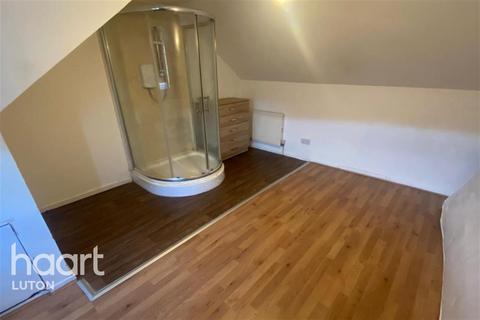 1 bedroom in a house share to rent, Milton Road, Luton