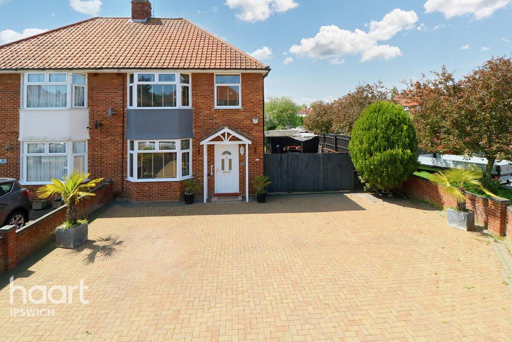 Chesterfield Drive, Ipswich 3 bed semidetached house for sale £300,000