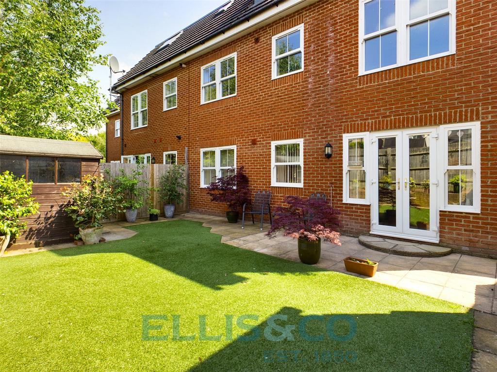 Parsons Place, Tonbridge, Kent, TN9 2 bed apartment for sale £350,000