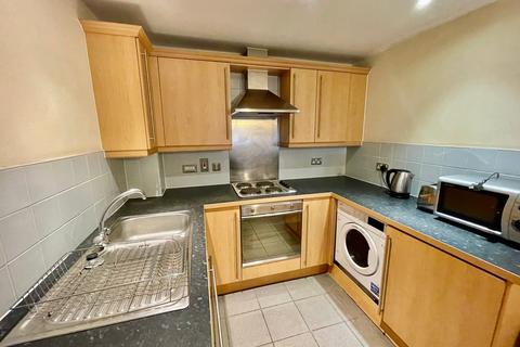 2 bedroom flat to rent, City Walk, Sweet Street, Leeds, LS11