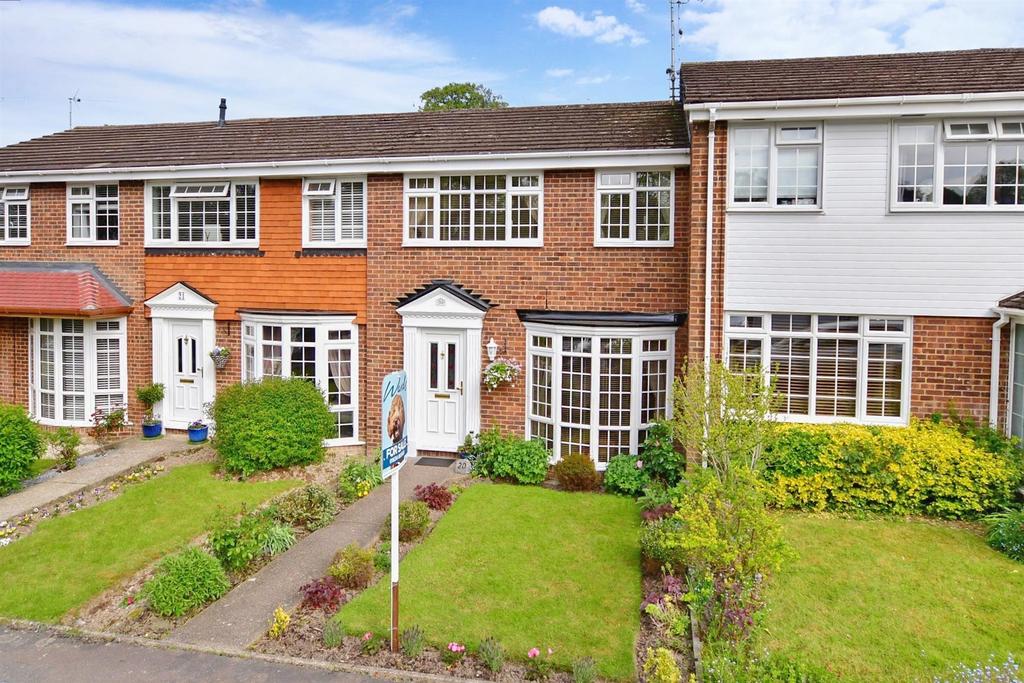 Hook Close, Davis Estate, Chatham, Kent 3 bed terraced house £300,000